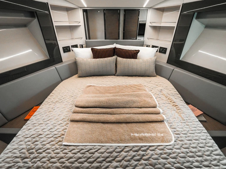 Noleggio barche Pershing Pershing 5x a Dubai Marina su Samboat