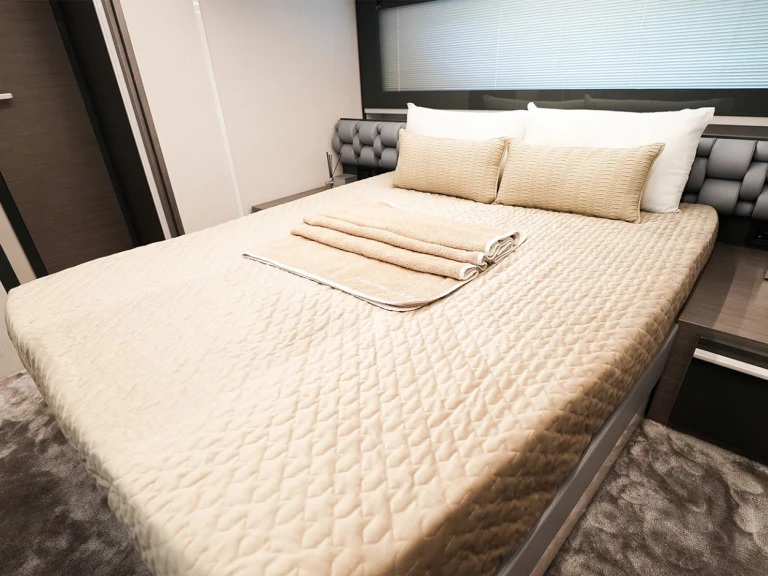 Noleggio Barca a motore Pershing con patente nautica