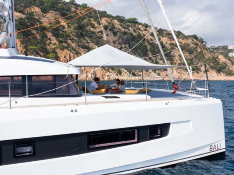 Noleggio Catamarano Bali con patente nautica