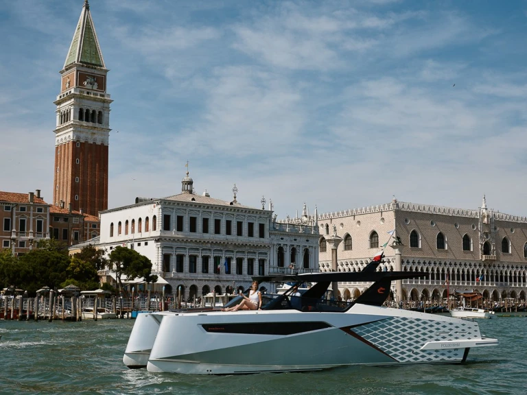 Noleggio Yacht di lusso a Casale sul Sile – Dracan Marine Dracan 42