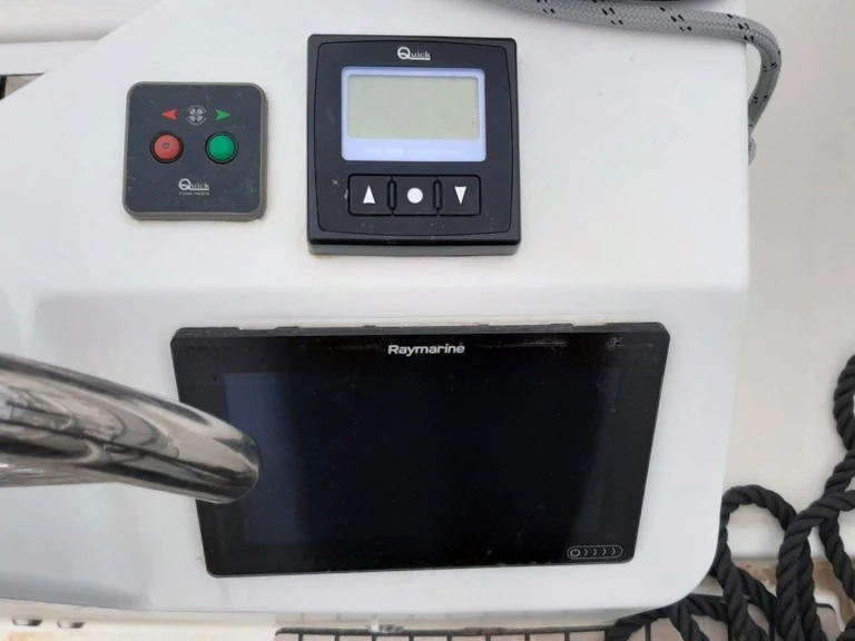 Noleggio Barca a vela Jeanneau con patente nautica