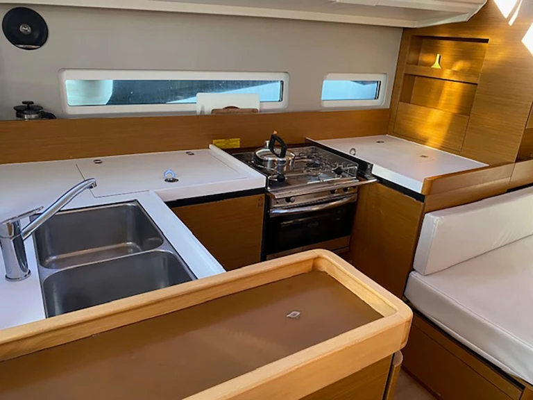 Jeanneau Sun Odyssey 410 da affittare a  Bormes-les-Mimosas