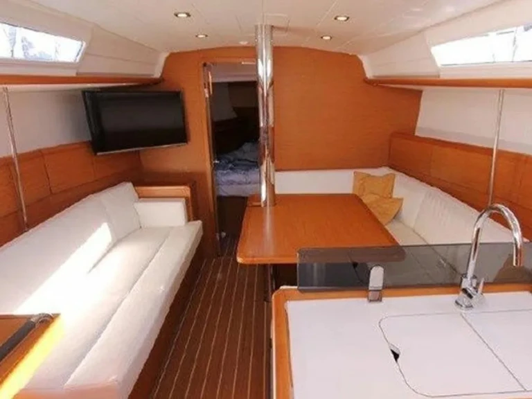 Jeanneau Sun Odyssey 379 (3 cab.) da affittare a  Álimos