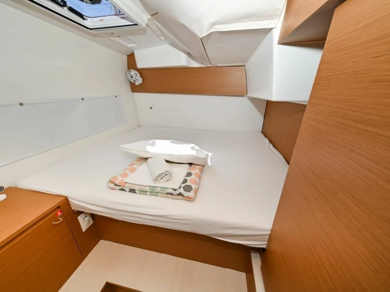 Excess Excess 11 (6 cab.) da affittare a  Pola