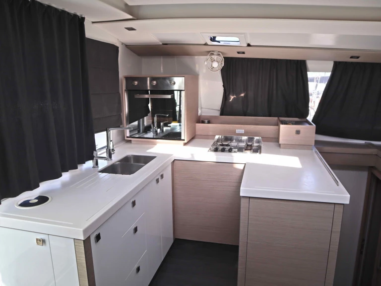 Noleggio Catamarano a Néa Péramos – Fountaine Pajot Astréa 42 Maestro (5 cab.)
