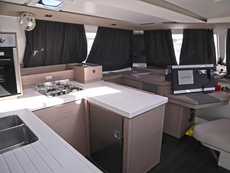 Noleggio Catamarano con o senza skipper Fountaine Pajot a Néa Péramos