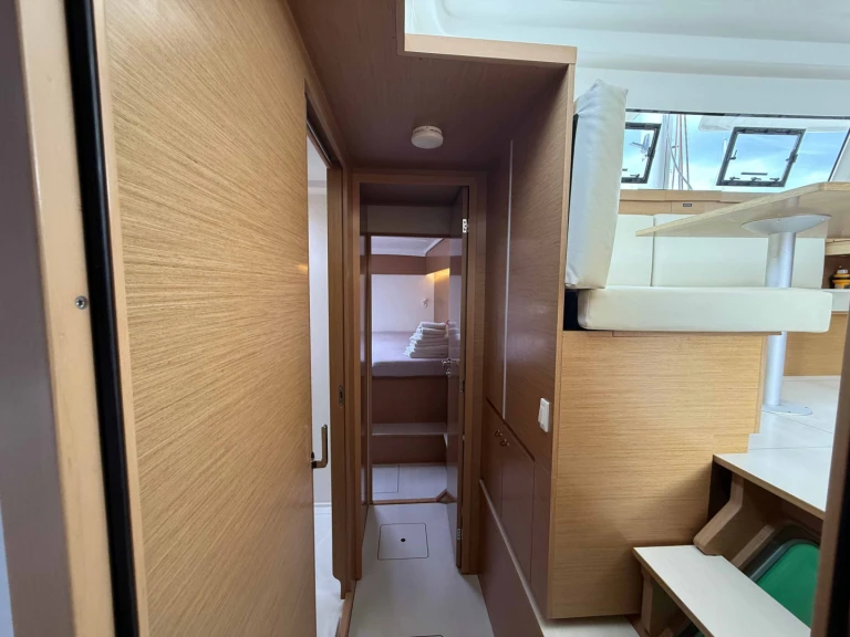 Noleggio Catamarano a Gouviá – Excess Excess 11 (6 cab.)