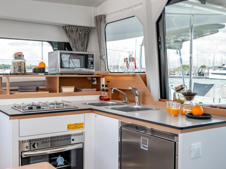 Noleggio Catamarano Excess con patente nautica