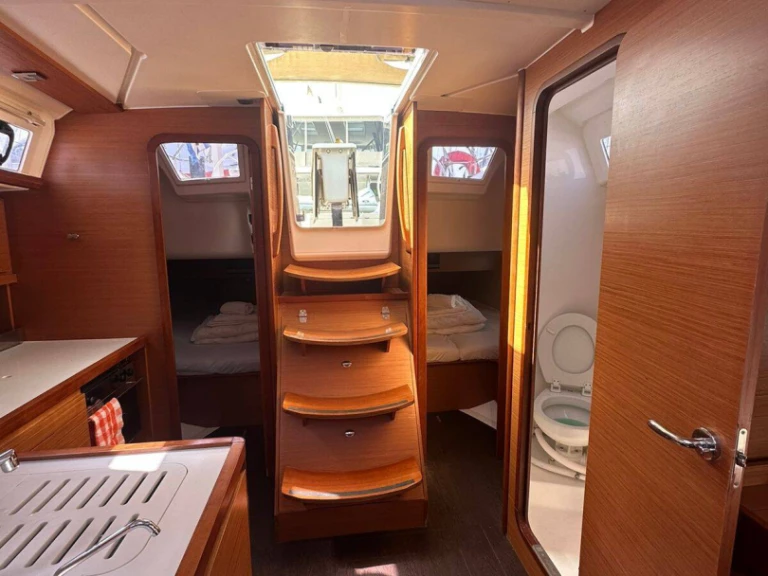 Noleggio Barca a vela a Álimos – Dufour Dufour 390 (3 cab.)