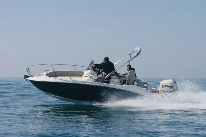 Noleggio barche Porto di Salerno economico Bermuda 690
