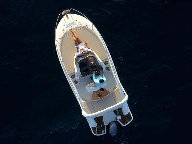 Noleggio Barca a motore a Porto di Salerno – Romar Bermuda 690