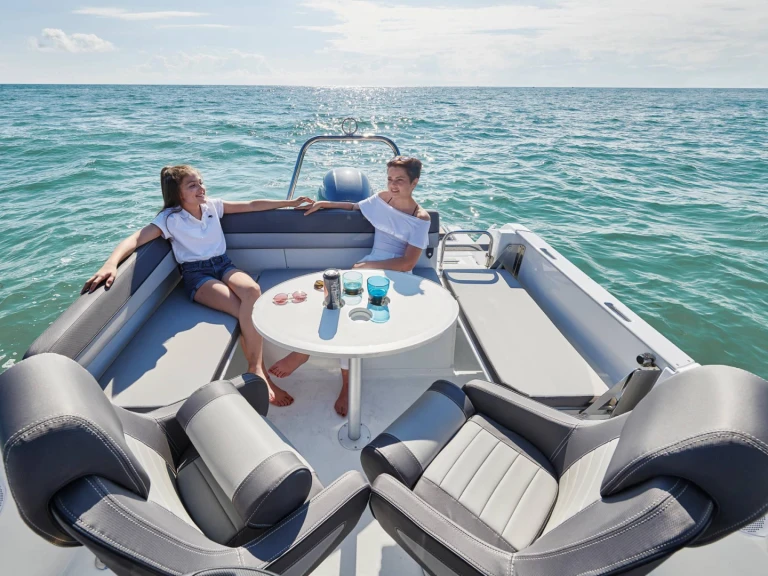 Jeanneau Cap Camarat 6.5 WA Serie 3 da affittare a  Porto di Amalfi Marina Coppola