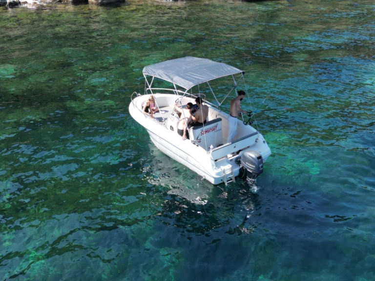 Barca a motore a noleggio a Mandelieu-la-Napoule al miglior prezzo