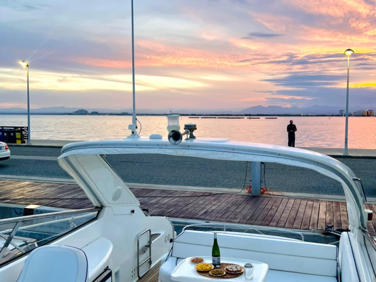 Barca a motore a noleggio a Roses al miglior prezzo