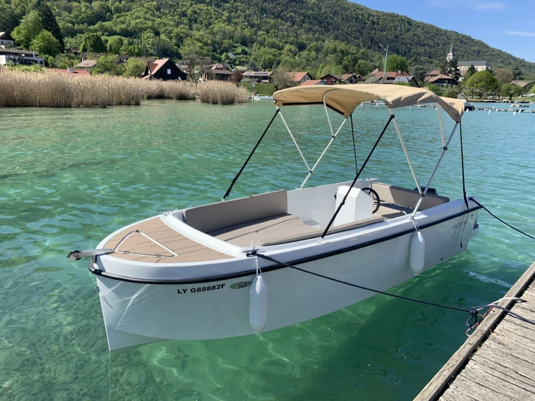 Barca a motore a noleggio a Sevrier al miglior prezzo