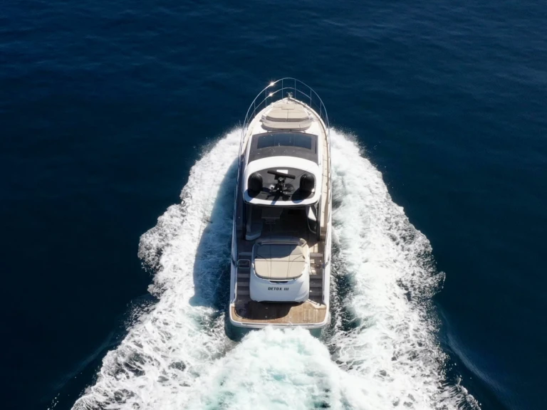 Noleggiare una Princess Princess V55 a Port Fréjus