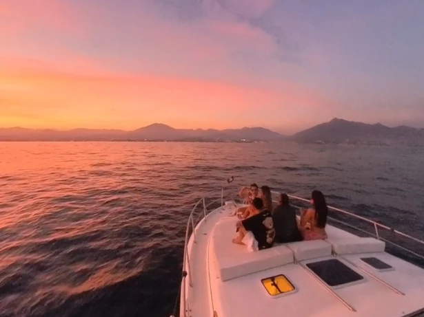 Noleggiare una Sea Ray Sea Ray 370 Sundancer a Marbella