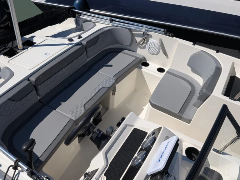 Noleggio Barca a motore con o senza skipper Bayliner a La Rochelle