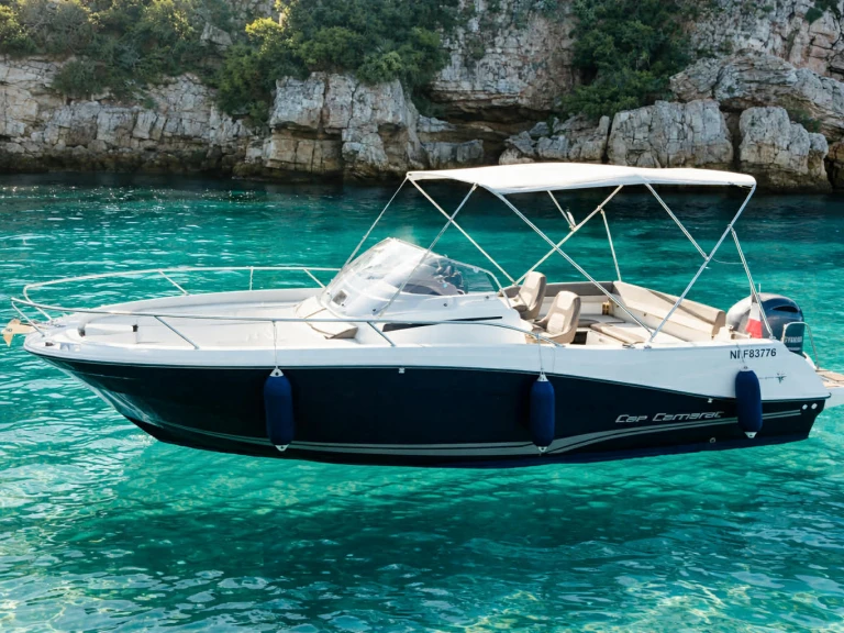 Noleggiare una Jeanneau Cap Camarat 7.5 WA a Hyères