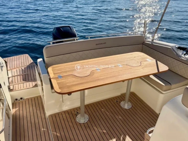 Noleggiare una Quicksilver Activ 875 Sundeck a Marsiglia