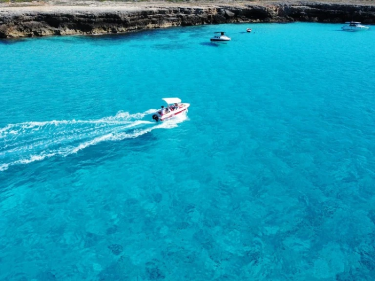 Noleggiare una Compass 135 D a Cala Galdana