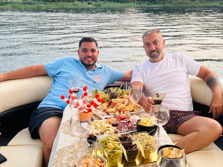 Noleggio Barca a motore Pontoon con patente nautica