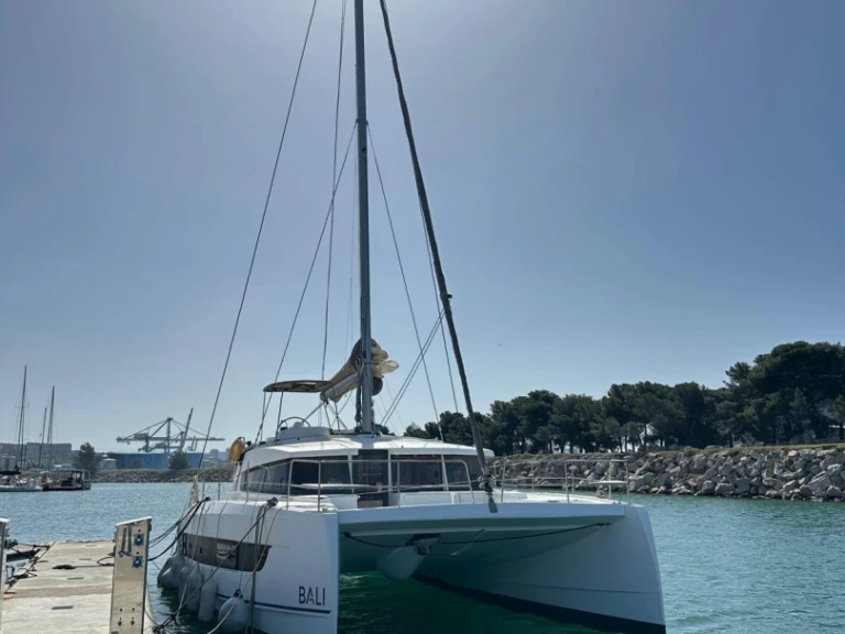 Noleggio Catamarano Bali con patente nautica