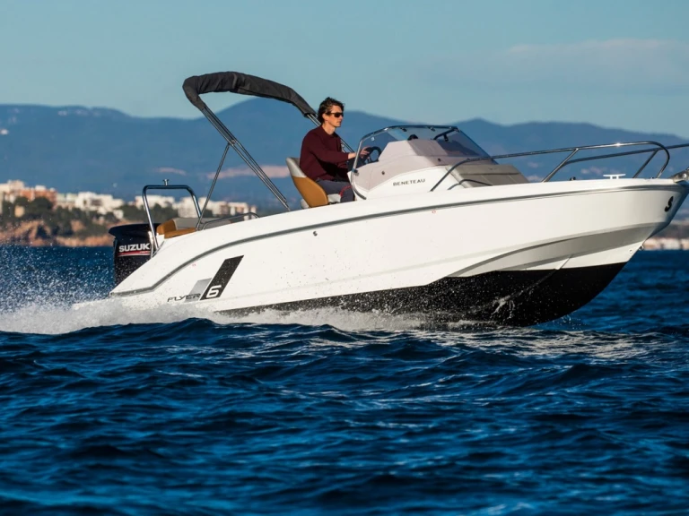 Barca a motore a noleggio a Port Olímpic of Barcelona al miglior prezzo