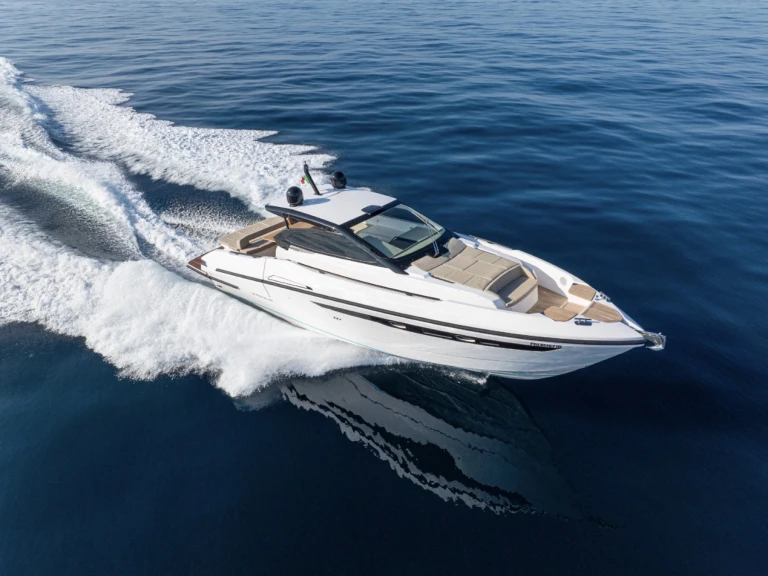 Noleggio Barca a motore con o senza skipper Ryo a Napoli