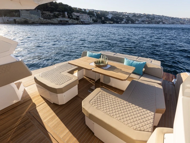 Barca a motore a noleggio a Napoli al miglior prezzo