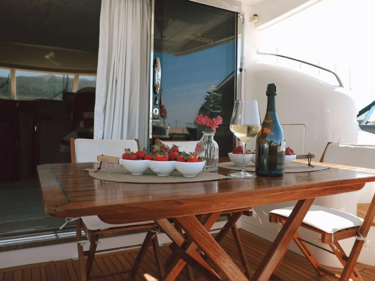 Noleggio barche Princess Princess 50 Fly a Tivat su Samboat