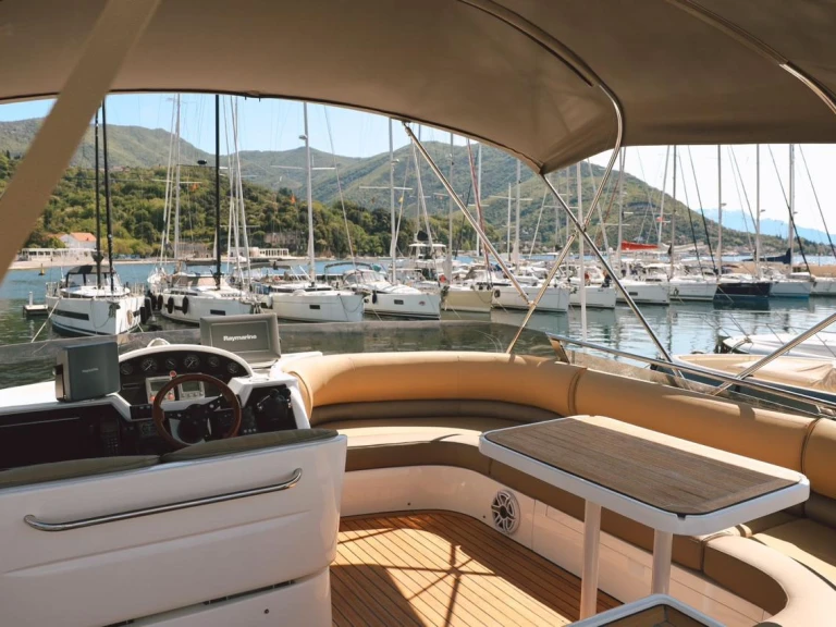 Noleggio Barca a motore Princess con patente nautica