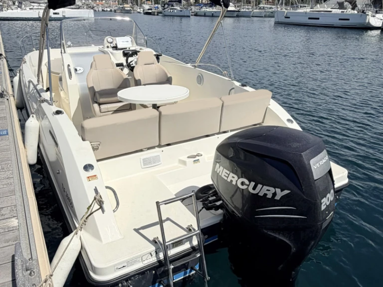 Quicksilver Activ 675 Open da affittare a  Saint-Raphaël
