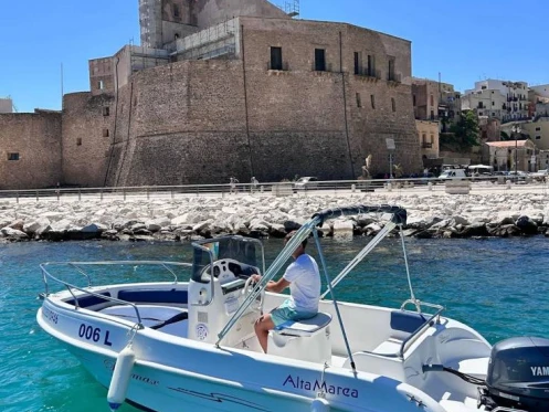 Noleggio Barca a motore a Castellammare del Golfo – tancredi blumax 19 