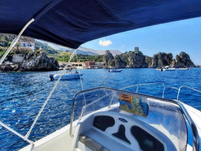 Noleggio Barca a motore con o senza skipper tancredi a Castellammare del Golfo