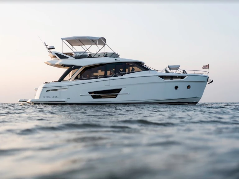 Noleggio barche Greenline Greenline 45 Fly a Saint-Raphaël su Samboat