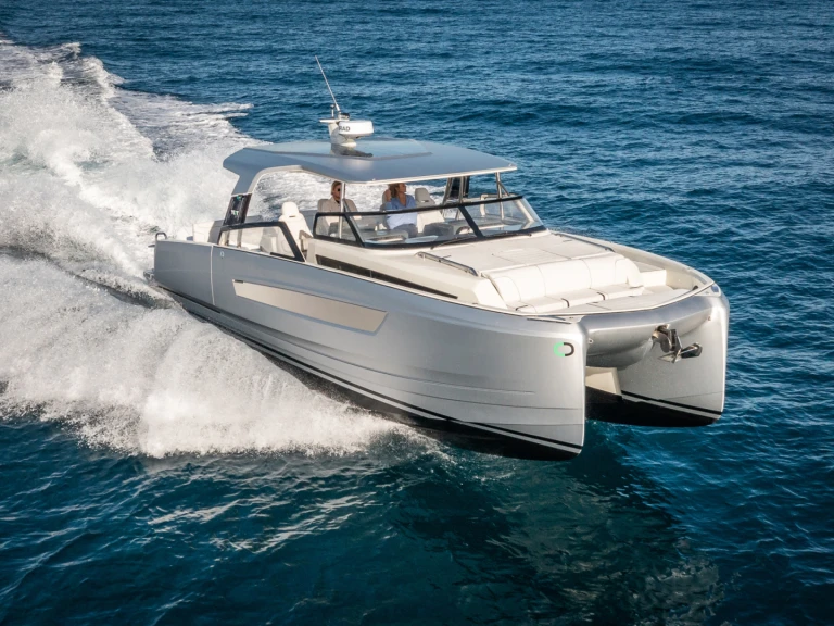 Catamarano a noleggio a Saint-Raphaël al miglior prezzo