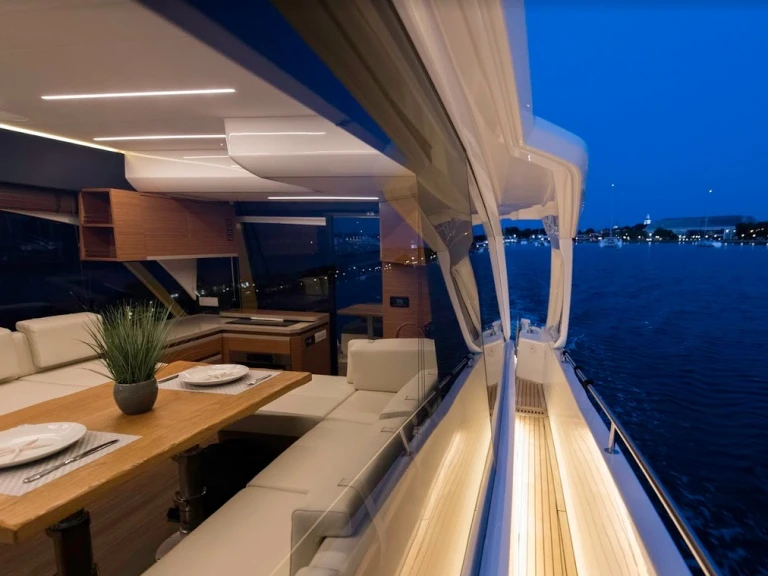 Noleggio Yacht di lusso a Saint-Raphaël – Greenline Greenline 45 Fly