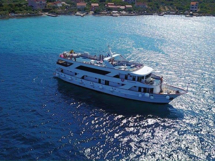 Noleggio Barca a vela Custom Made con patente nautica