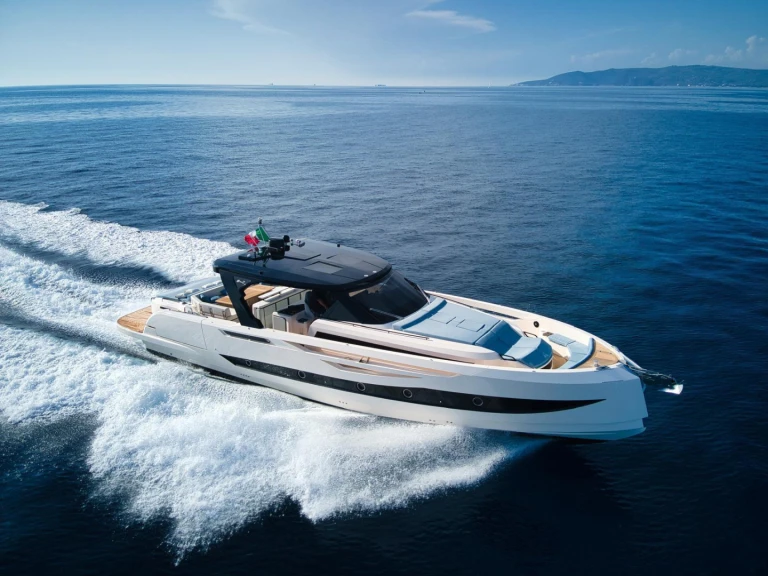 Noleggio Barca a motore a Napoli – Cayman Yachts 540 WA