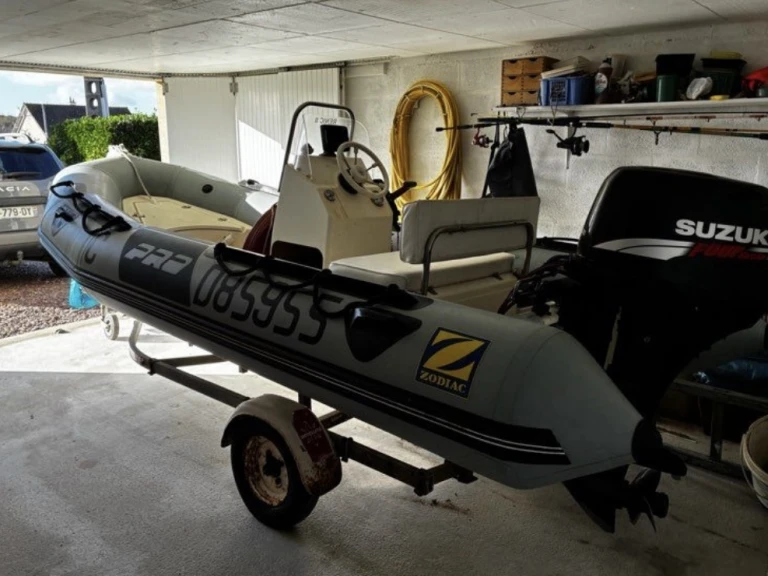 Noleggio barche Zodiac Pro 7 Man a Cherbourg-en-Cotentin su Samboat