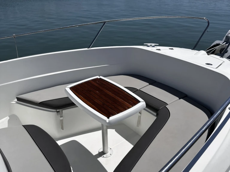 Noleggio barche Jeanneau Cap Camarat 7.5 CC Serie 2 a Saint-Gilles-Croix-de-Vie su Samboat