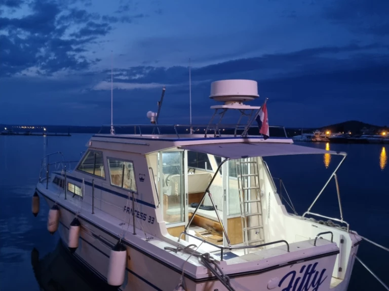 Princess Princess 33 da affittare a  Sebenico