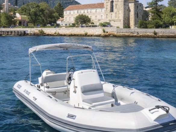 Noleggiare una Adventure Vestra V 6.50 a Mandelieu-la-Napoule