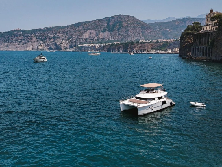 Noleggio Catamarano Fountaine Pajot con patente nautica