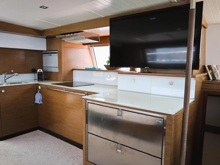 Noleggio Catamarano a Marina di Stabia – Fountaine Pajot Cumberland 47 LC