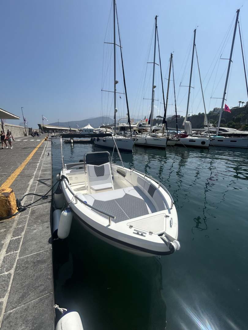 Noleggio Barca a motore a Sorrento – Teorema Teorema 20