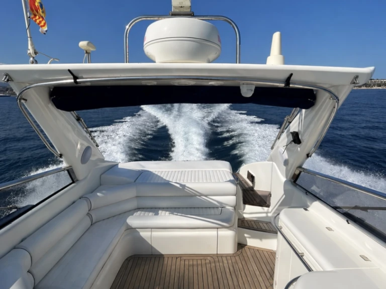 Noleggio Barca a motore Sunseeker con patente nautica