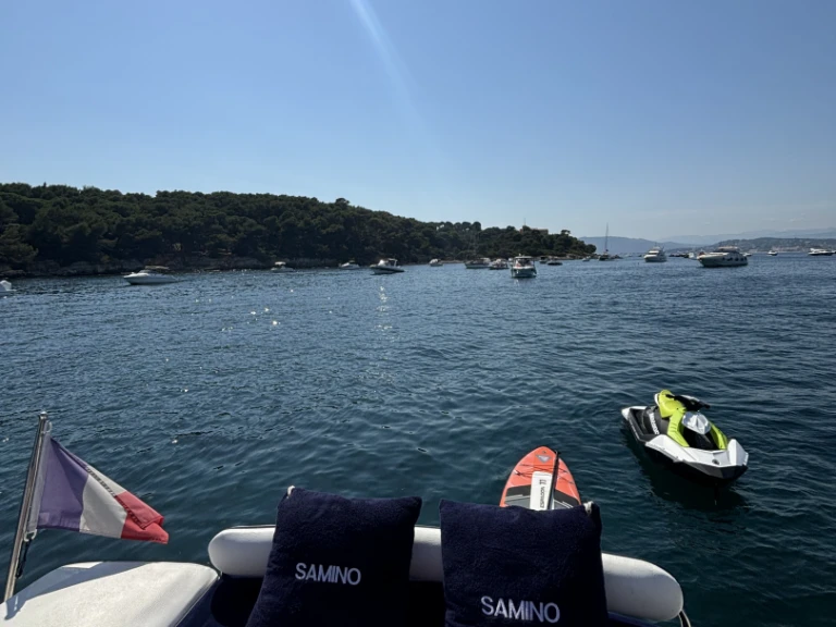Noleggiare una Sunseeker Commanche 40 a Cannes
