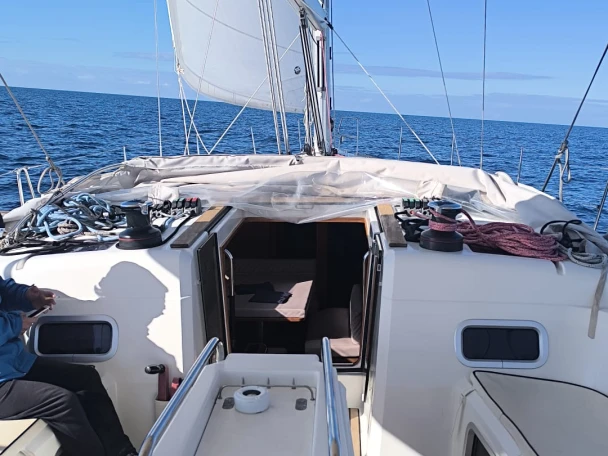 Noleggio Barca a vela Jeanneau con patente nautica